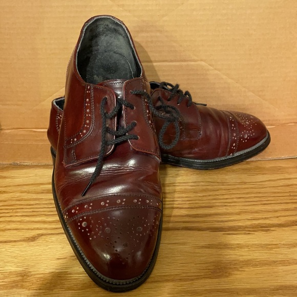 Burgundy in colour Nunn Bush brand lace up oxfords. - Picture 3 of 3